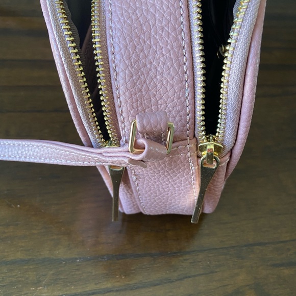 Gorgeous Matt and Nat vegan crossbody bag in light pink - Picture 3 of 4